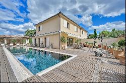 Villa offering numerous amenities in the Center of Uzes