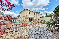 Villa offering numerous amenities in the Center of Uzes