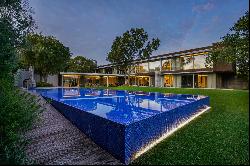 House, 6 bedrooms, for Sale