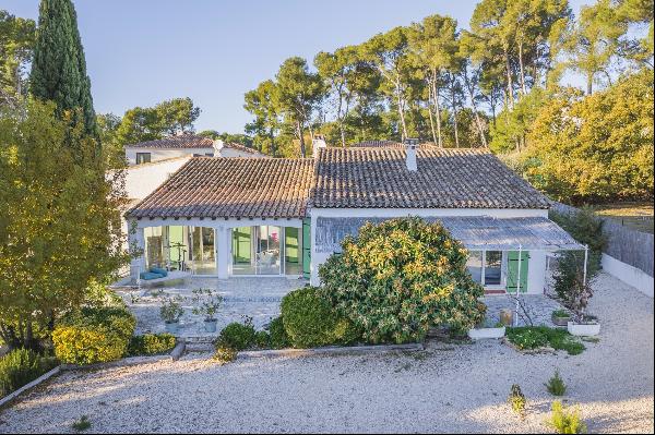 Aubagne - Family Home with Unobstructed Views of the Hills and Guesthouse