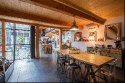 Loft-style house in the centre of town, just beside the Canal de la Robine.