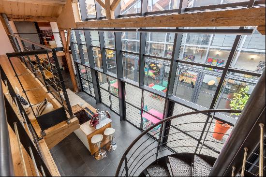 Loft-style house in the centre of town, just beside the Canal de la Robine.