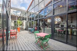 Loft-style house in the centre of town, just beside the Canal de la Robine.