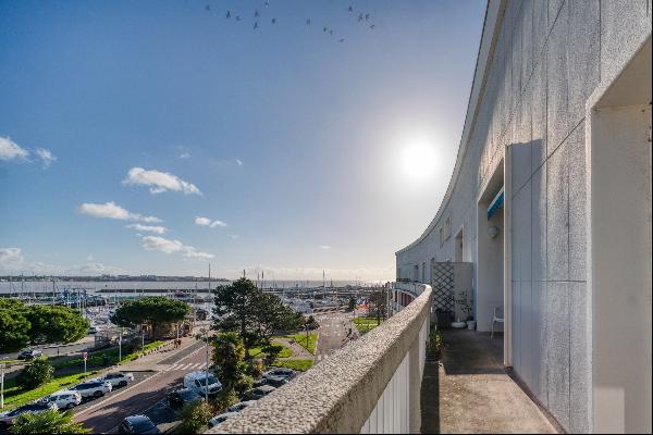 SEA VIEW APARTMENT - PORT ROYAN - TOP FLOOR WITH ELEVATOR