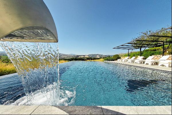 Exclusive villa with sweeping views of the gentle Marche hills