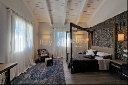 Exclusive villa with sweeping views of the gentle Marche hills