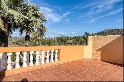 Renovated house in Santa Ponsa in a well-kept residential complex on the golf course