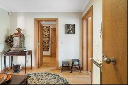 Flat, 4 bedrooms, for Sale