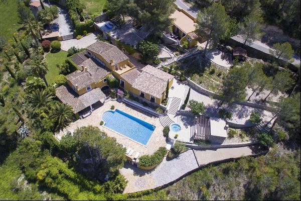 Unique 9-bedroom luxury estate with full privacy close to Sitges