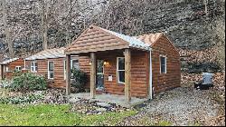 605 Little Pine Creek Rd, Shaler PA 15223