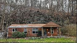 605 Little Pine Creek Rd, Shaler PA 15223