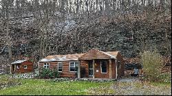 605 Little Pine Creek Rd, Shaler PA 15223