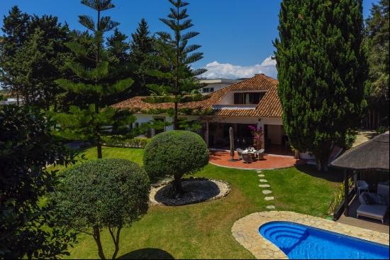 Charming Andalusian-style family villa in Kings and Queens, Soto, San Roque 11360