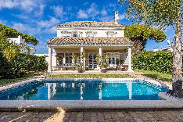Detached House with Swimming Pool Near Valdelagrana Beach