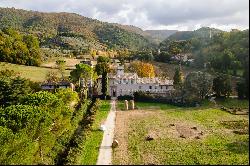 Estate dated 16th Cent, restored Baroque Hunting Lodge with parkland