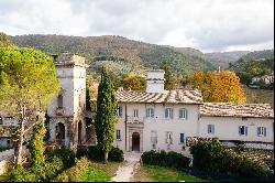 Estate dated 16th Cent, restored Baroque Hunting Lodge with parkland