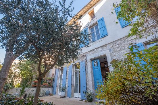 CHARM AND PRESTIGE IN THE HEART OF THE MAGNIFICENT VILLAGE OF PEYRIAC DE MER