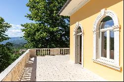 Unique 70s villa in the foothills above Ascoli Piceno