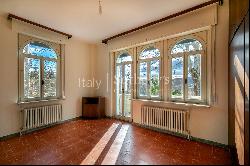 Unique 70s villa in the foothills above Ascoli Piceno