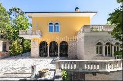 Unique 70s villa in the foothills above Ascoli Piceno