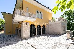 Unique 70s villa in the foothills above Ascoli Piceno