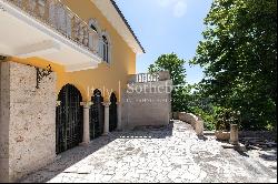 Unique 70s villa in the foothills above Ascoli Piceno