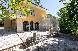 Unique 70s villa in the foothills above Ascoli Piceno