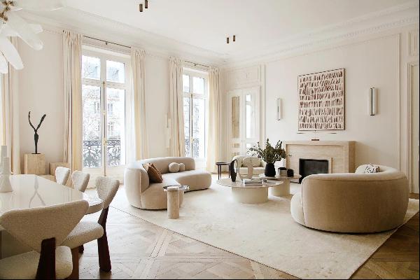 Exceptionally renovated apartment near Avenue George V and Place de l'Alma.