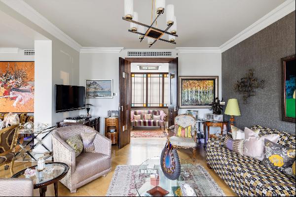 A superb lateral apartment for sale in Kensington, W14.