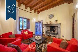 Wonderful property with a private garden for sale in the heart of the Tosco-Emilian Apenni