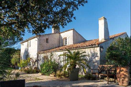 CHARMING CHARACTER PROPERTY BETWEEN ROYAN AND LA TEMBLADE