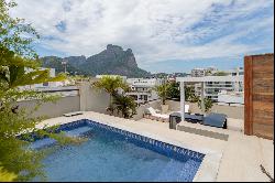 Duplex penthouse with a view of the ocean and Morro Dois Irmãos