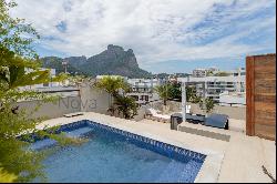 Duplex penthouse with a view of the ocean and Morro Dois Irmãos