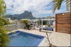 Duplex penthouse with a view of the ocean and Morro Dois Irmãos