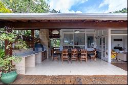 Beachfront house inside a gated community