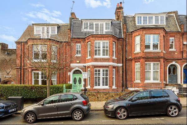 A 6 bedroom house for sale on Glenloch Road, NW3.