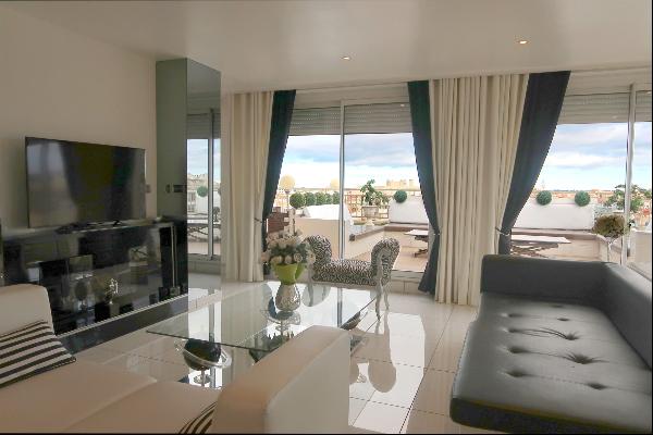 Perpignan : Ideally-located top-floor apartement with terrace