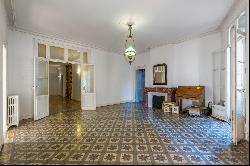 Large charming apartment of more than 240m² with elevator and parking space