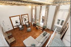 Elegant apartment a stone's throw from the Trevi Fountain