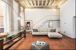 Elegant apartment a stone's throw from the Trevi Fountain