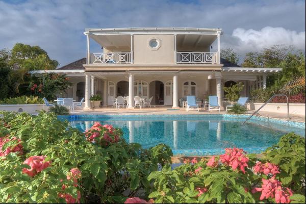Elegant Villa with Infinity Pool on 16th Fairway