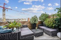 Paris 16 - Duplex dernier étage avec terrasse de plain pied et vue Tour Eiffel -