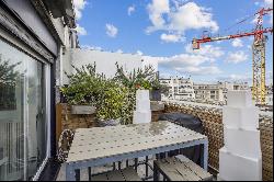 Paris 16 - Duplex dernier étage avec terrasse de plain pied et vue Tour Eiffel -