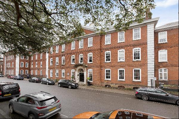 An attractive and contemporary two bedroom apartment in a sought-after central Exeter buil