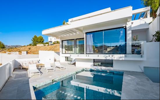 New modern villa with golf views in La Alqueria, Benahavis, Benahavis 29679