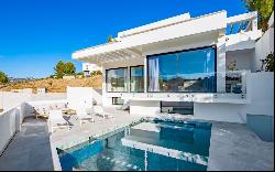 New modern villa with golf views in La Alqueria, Benahavis, Benahavis 29679