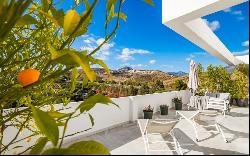 New modern villa with golf views in La Alqueria, Benahavis, Benahavis 29679