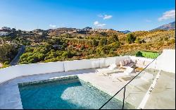 New modern villa with golf views in La Alqueria, Benahavis, Benahavis 29679