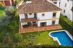 Detached House with a pool in Mairena del Aljarafe.