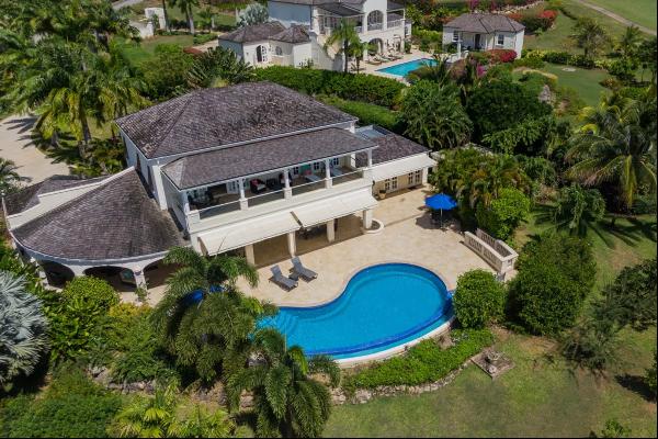 Exclusive Villa on Acre with Privacy and Views